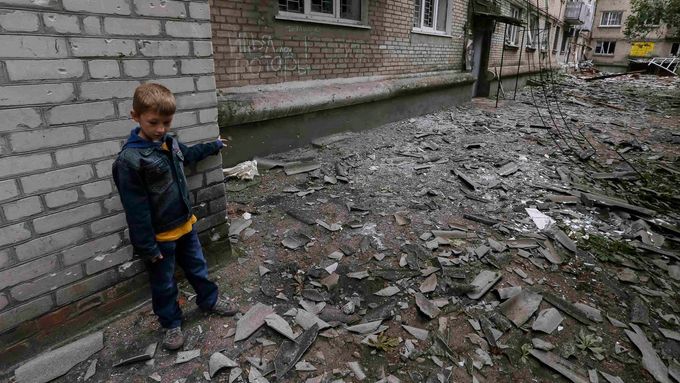 Foto: Život ve zničeném Slavjansku. Lidé prchají i přežívají