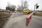 Vlak na Českobudějovicku srazil auto, jeden člověk zemřel. Dráhy zavedly náhradní dopravu