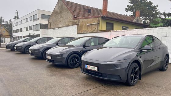 První kilometry s "chudou příbuznou". Jak moc laciná je Tesla Y ve verzi Standard?