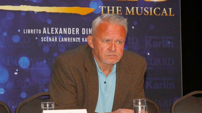 Egon Kulhánek na tiskové konferenci k muzikálu The Bodyguard v listopadu 2022 v pražském Hudebním divadle Karlín.