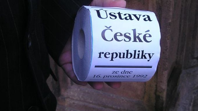 Czech party uses toilet paper to protest at abusing Constitution