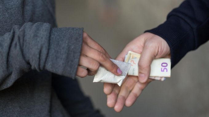 "Není výjimečné, že uživatel věří, že 'má věci pod kontrolou', i když už ji ve skutečnosti ztratil," varuje odborník.