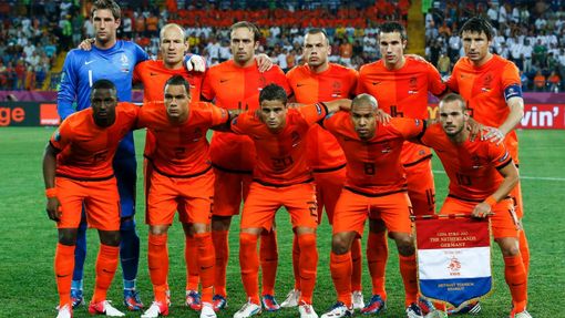 Nizozemský tým před utkáním Nizozemska s Německem ve skupině B na Euru 2012.