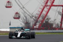 Hamilton vyhrál kvalifikaci F1 v Japonsku, Ferrari na špatných pneumatikách vyhořelo