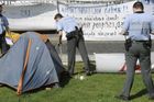 Policie na Klárově rozehnala tábor hnutí Okupujte