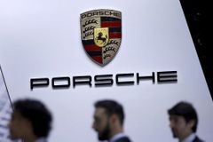 Zaměstnanci Porsche dostanou prémie čtvrt milionu korun. Od inženýrů po uklízečky