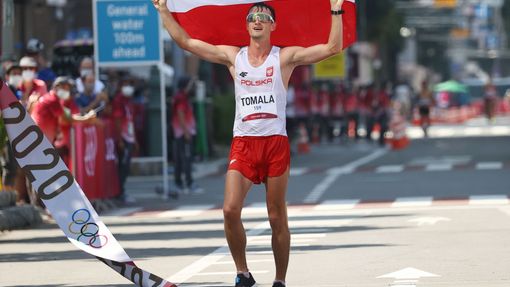 Polský reprezentant si došel v olympijském chodeckém maratonu na 50 kilometrů pro zlatou medaili.