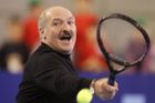 Lukašenko soptí: Ukrajinu řídí všiváci, Barroso je blb