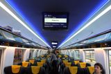 Po několika letech provozování vyřazených vagónů rakouských drah je to první, zbrusu nový vůz pro osmdesát cestujících 2. třídy.