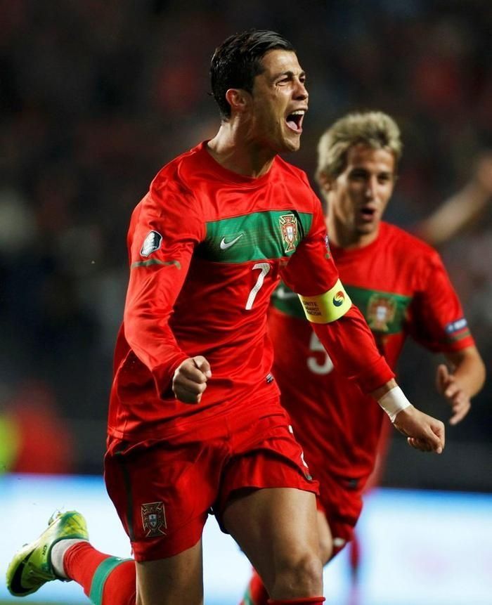 Cristiano Ronaldo se raduje z gólu v kvalifikaci na MS 2010 proti Bosně a Hercegovině
