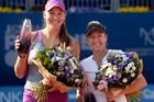 Peschkeová s Melicharovou i Krejčíková se Siniakovou jsou v semifinále Wimbledonu. Tým Bucie končí