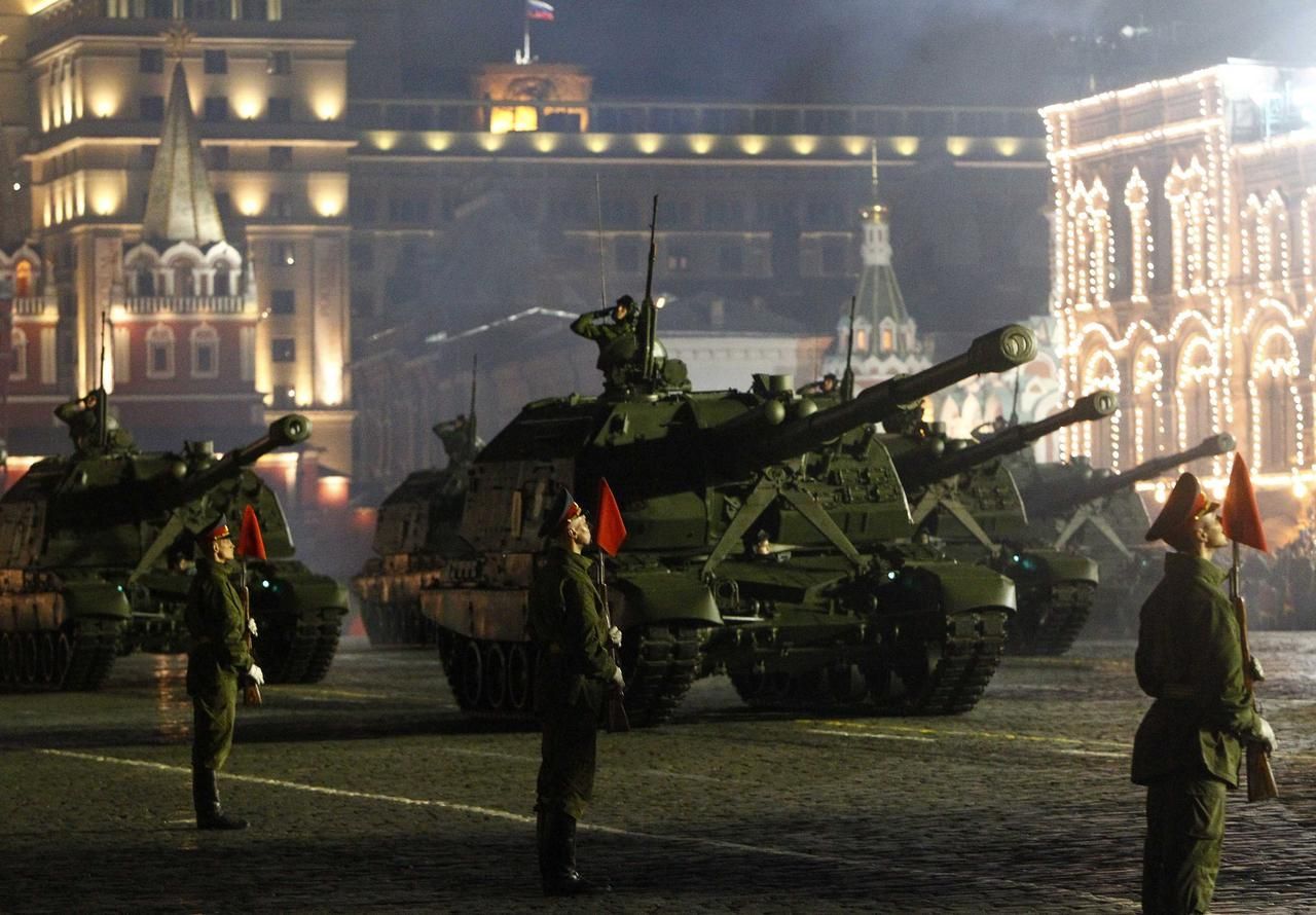 OBRAZEM: Na Rudém náměstí v Moskvě se konala velká vojenská přehlídka