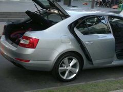 Zadní světlomety jsou obdélníkové