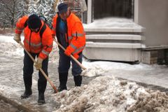 Lidé by mohli přispívat na úklid sněhu, plánují VV