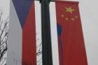 Policie odložila případ poničených čínských vlajek v Evropské ulici, nenašla dost důkazů