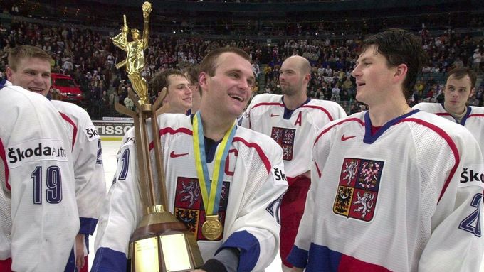 Sestřih finále hokejového MS 2000 mezi Českem a Slovenskem (5:3).