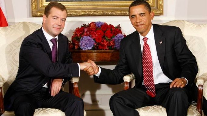 Obama a Medveděv při jednáních v New Yorku