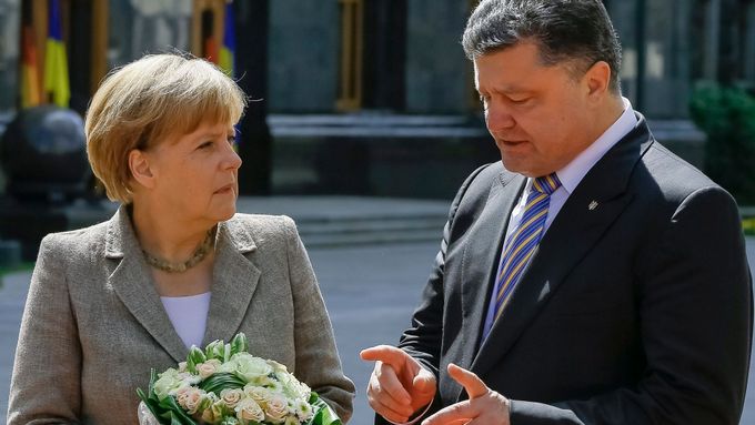 Angela Merkelová a Petr Porošenko.