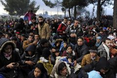 Uprchlíci čekající na řecko-makedonské hranici.