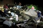 Silné zemětřesení v Ekvádoru zabilo minimálně 350 lidí. Z trosek se ozývají hlasy přeživších