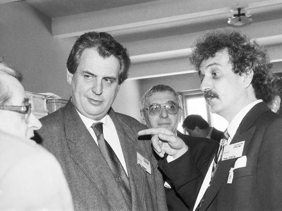 Miloš Zeman a Pavel Dostál na sjezdu ČSSD roku 1993.
