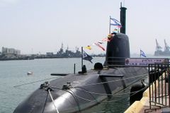 Němci platí "dějinný dluh", dodají Izraeli obří ponorky