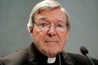 Kardinál Pell usvědčený ze zneužití chlapců musí do vazby. Hrozí mu 50 let vězení