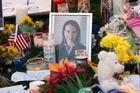 9. 1. - Atentát v obrazech: šest mrtvých, postřelená politička. Na fotogalerii z amerického Tucsonu se můžete podívat - zde