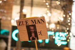 Sbohem gentlemane! Protestující proti Zemanovi v Bochově neporušili zákon