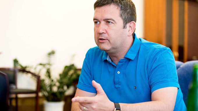 Předseda ČSSD Jan Hamáček při velkém rozhovoru pro Aktuálně.cz v květnu 2018