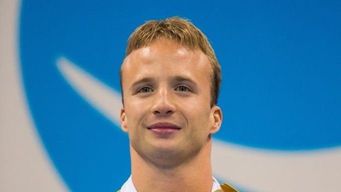 V Riu vybojoval Arnošt Petráček zlatou medaili na 50 metrů znak.