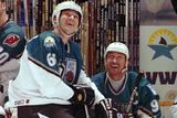 Rodák z Montrealu byl častokrát srovnáván s nejslavnějším hokejistou všech dob Waynem Gretzkym, některé jeho rekordy NHL také dokázal překonat.