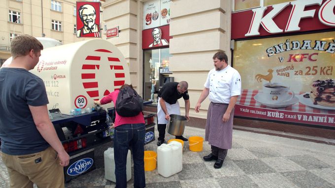 Na konci května byli bez vody lidé z pražských Dejvic.