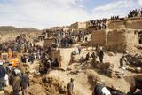 2. května - Masivní sesuvy půdy v afghánské provincii Badachšán zavalily asi tři stovky obydlí. Pohřešováno je více než 2000 lidí.