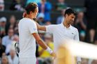 Berdych postoupil do semifinále Wimbledonu, Djokovič mu kvůli zranění lokte vzdal