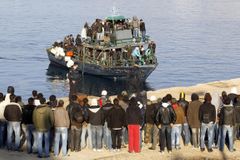 Do Itálie dorazily tisíce běženců, opozice bije na poplach