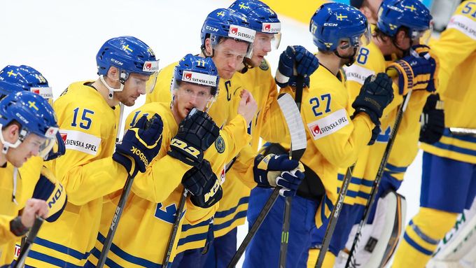 Prohlédněte si galerii ze šlágru středečního programu světového šampionátu, v němž hokejisté Kanda po dramatické bitvě pokořily Švédy 6:4.