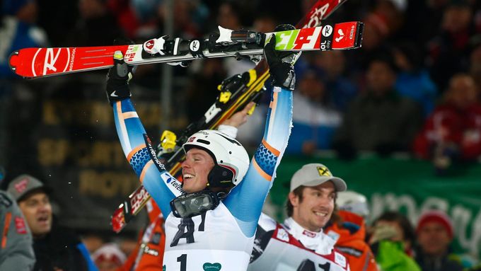 Devatenáctiletý Nor Henrik Kristoffersen vybojoval své první vítězství ve Světovém poháru.
