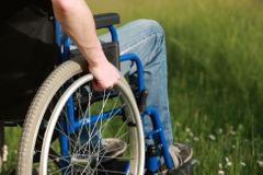 Policie: Podnikatel nakradl 80 milionů určených pro invalidy