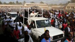 Papež František v převážně muslimské čtvrti v metropoli Bangui