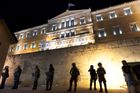 Řecký parlament schválil návrh rozpočtu na příští rok, počítá s obnovením růstu i úsporami výdajů