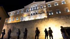 Policisté před řeckým parlamentem