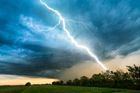 Česko zasáhlo nejvíc blesků za deset let a extrémní déšť. Na radarech byl bow-efekt