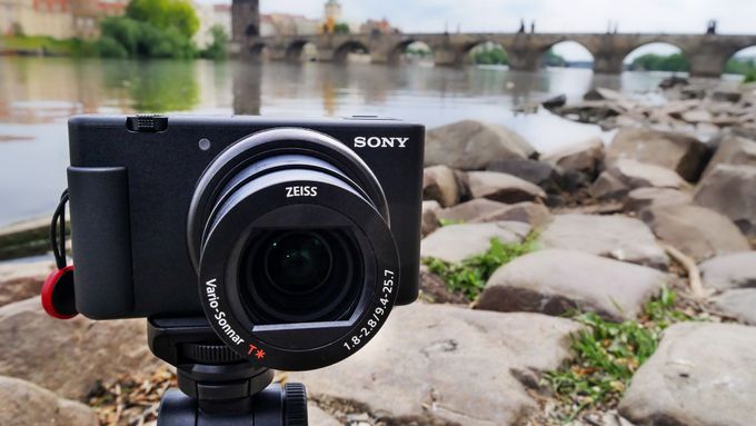 Vyzkoušeli jsme mezi prvními na světě: Jaký je nový fotoaparát pro vlogery Sony ZV-1?