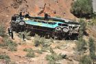 V Peru se autobus zřítil ze stometrového srázu, zemřelo nejméně 44 lidí