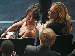 Cameron Diaz děni na scéně probírala s publikem.