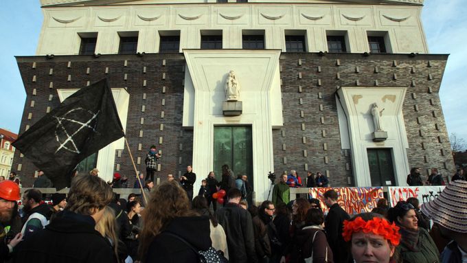 Foto z pochodu za Kliniku: Praha potřebuje trochu anarchie