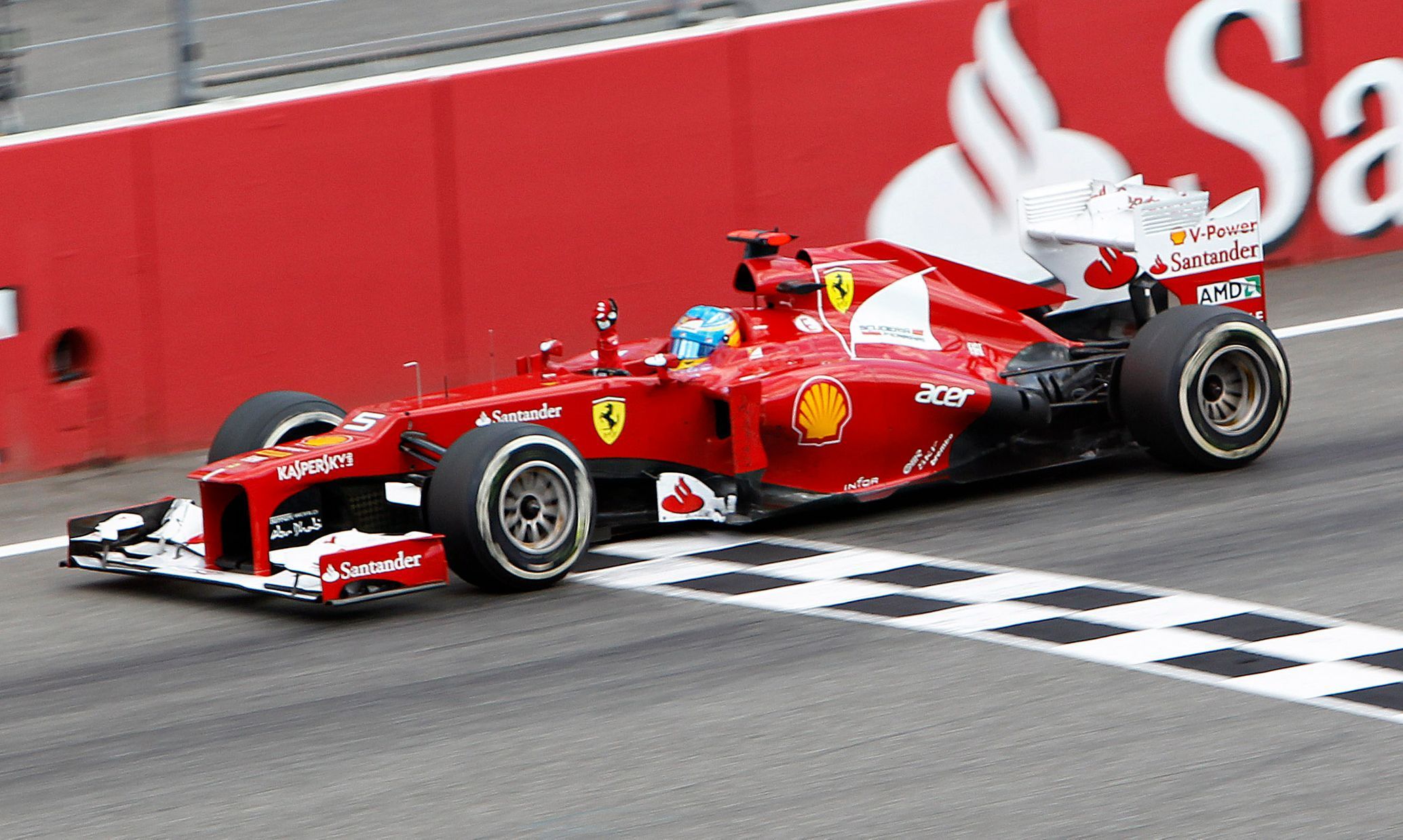 VC Německa: Fernando Alonso projíždí cílem