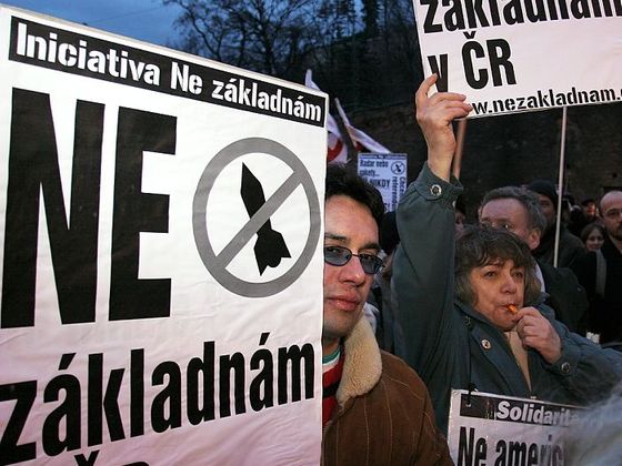 ČTĚTE O RADARU Protestní akce proti americké radarové základně