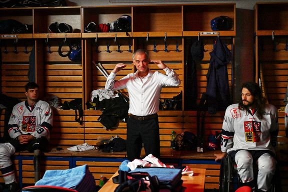 Ivan Trojan v roli trenéra českého para hokejového týmu ve filmu Neporazitelní.